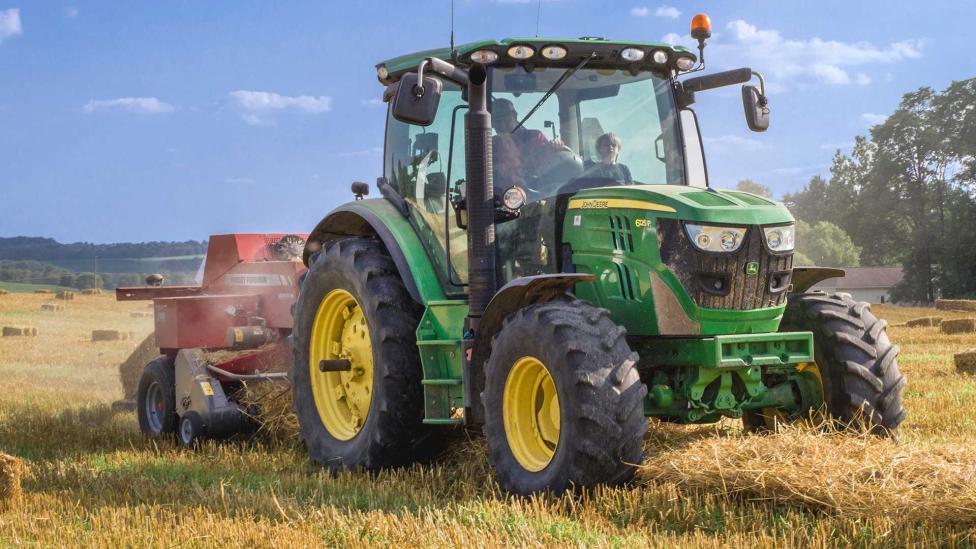 John Deere schakelt (door Russen) gestolen tractors op afstand uit