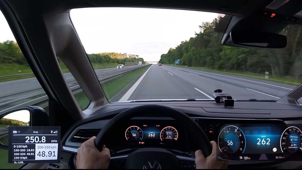 HGP Volkswagen Multivan T7 met 340+ pk gaat voluit op de Duitse Autobahn
