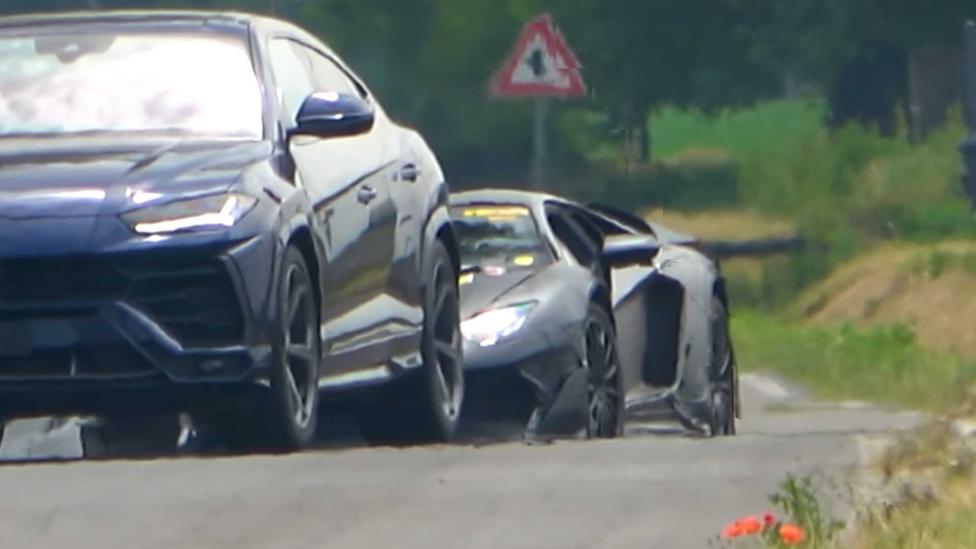 Medewerker probeert op hilarische wijze Lamborghini-prototype te verstoppen