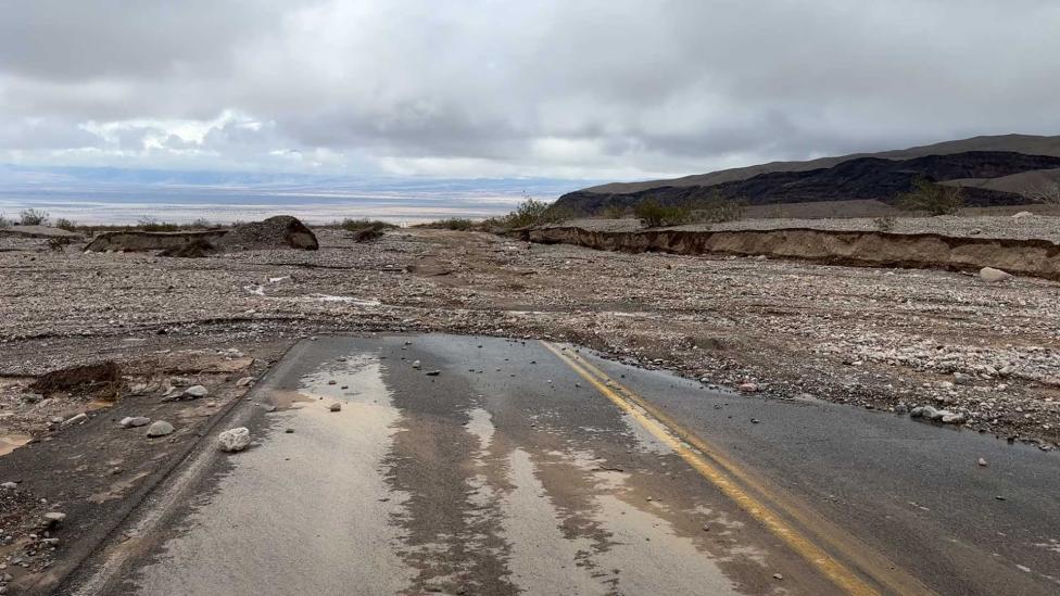 Heftig: Dit doet een forse regenbui met Death Valley, een van de heetste plekken op aarde