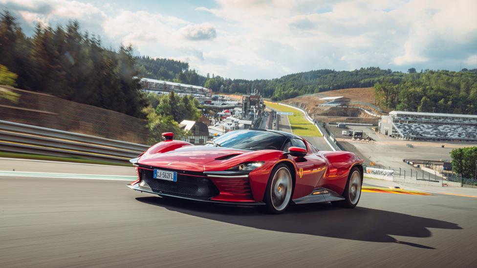 Ferrari Daytona SP3 review: Hoe rijdt de Ferrari van 3 miljoen op de weg en het circuit?