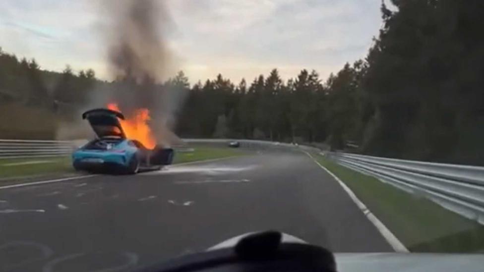 Mercedes-AMG GT R brandt (spontaan?) uit op de Nürburgring