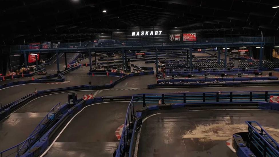 De ‘grootste indoor kartbaan ter wereld’ is in werkelijkheid korter dan deze kartbaan in Nederland