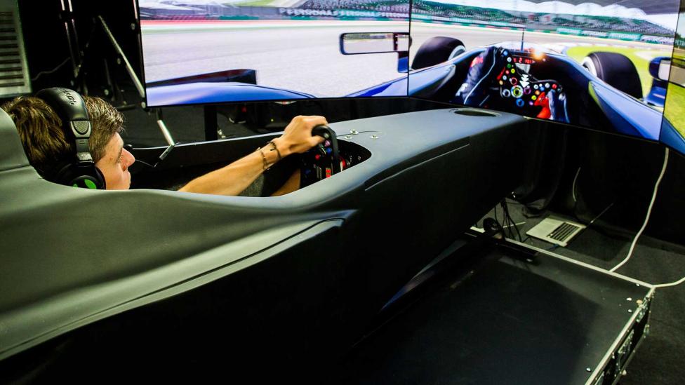 Bruut: ‘Max Verstappen laat een racesimulator in zijn privéjet bouwen’