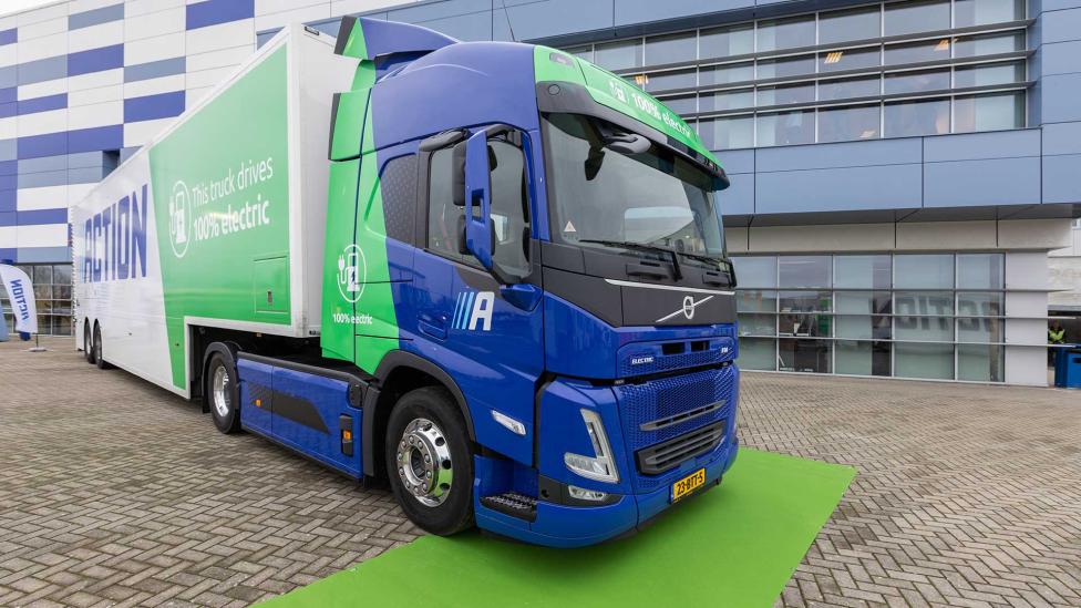 Action gaat voor elektrische vrachtwagens van Volvo (en zonnepanelen op trailers)