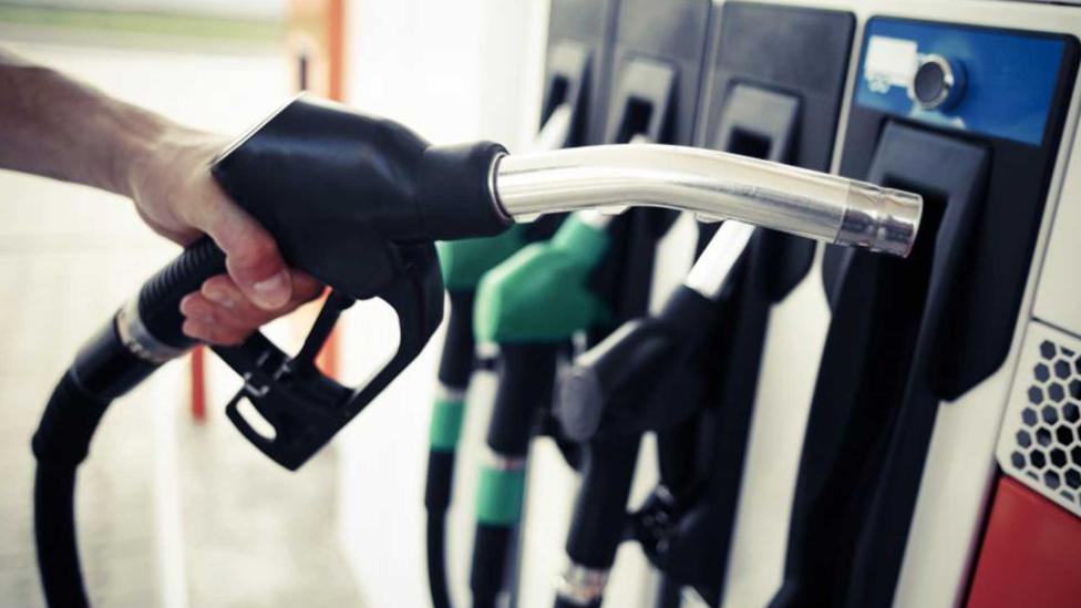 Zoveel Nederlanders willen een halfuur omrijden voor goedkopere benzine