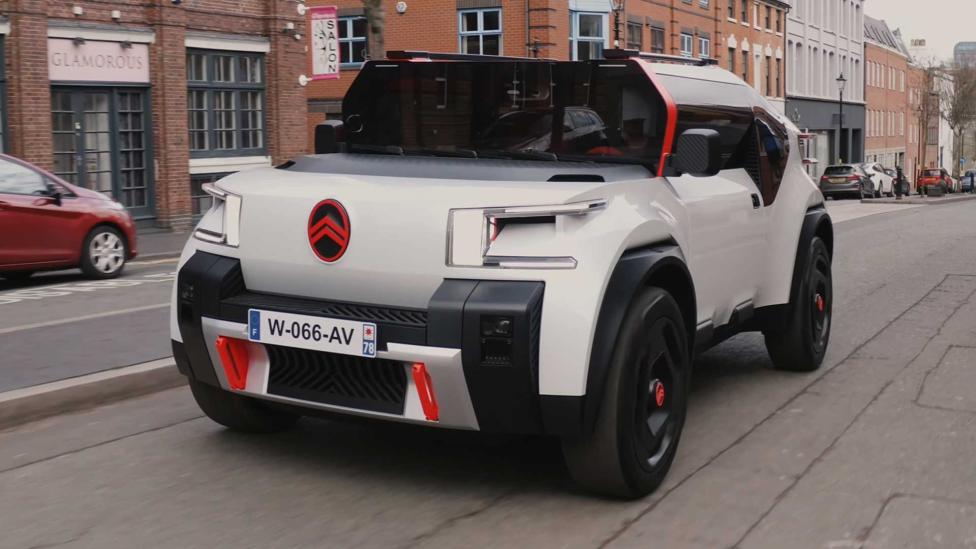 Rijden in de Citroën Oli: de conceptauto gemaakt van karton