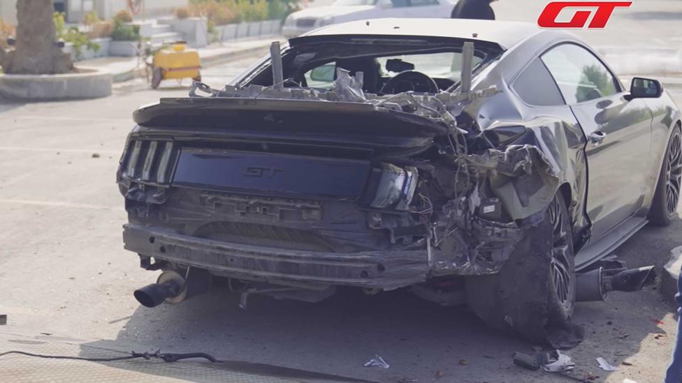 Autojournalist crasht Ford Mustang GT bij driftpoging (en heeft een bijzonder excuus)