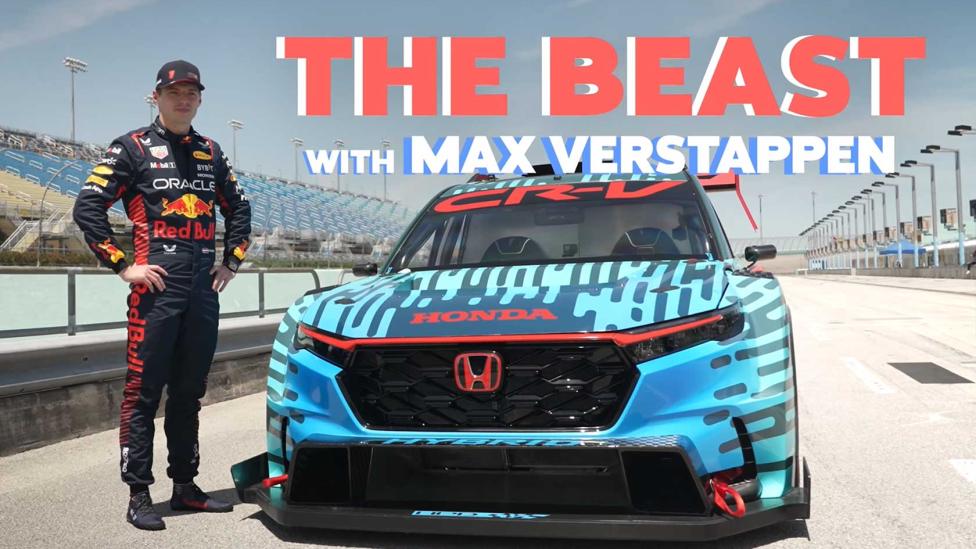 Max Verstappen scheurt met Honda CR-V Hybrid Racer