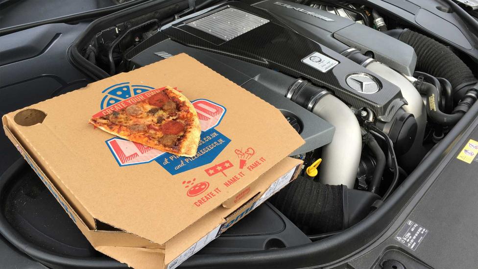 Je wilt over 11 uur een pizza eten in Milaan, welke auto kies je?