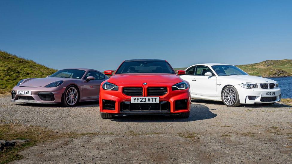 De nieuwe BMW M2 neemt het op tegen de Porsche 718 Cayman GT4 en de BMW 1M Coupé