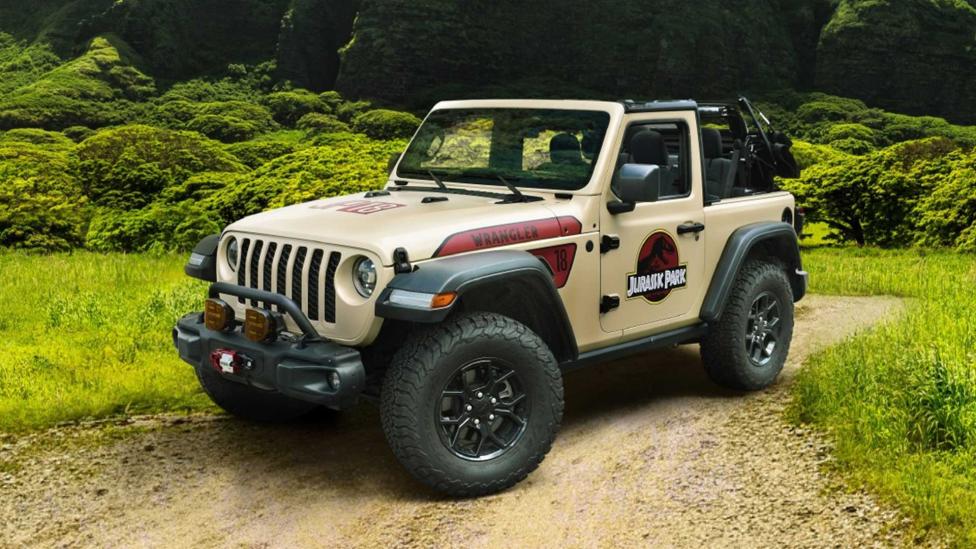 Beplak je Jeep Wrangler met stickers van Jurassic Park