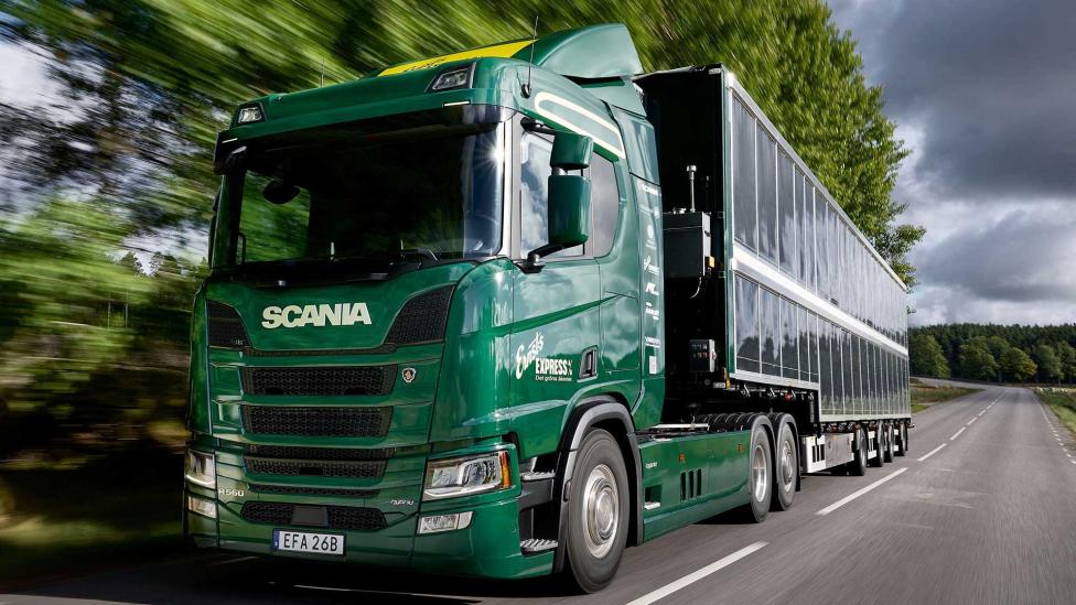 Scania test vrachtwagen die 10.000 kilometer per jaar op zonne-energie kan rijden