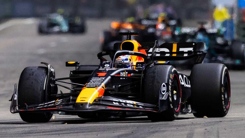 De FIA geeft toe dat ze Max Verstappen eigenlijk een gridstraf hadden moeten geven