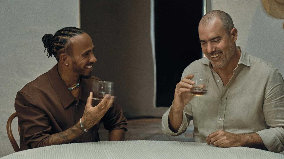 Lewis Hamilton lanceert een eigen merk van tequila zónder alcohol