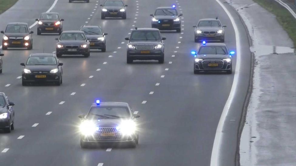 VIDEO: Kijk hoe de ‘mysterieuze’ nieuwe gepantserde Audi’s van justitie in actie komen