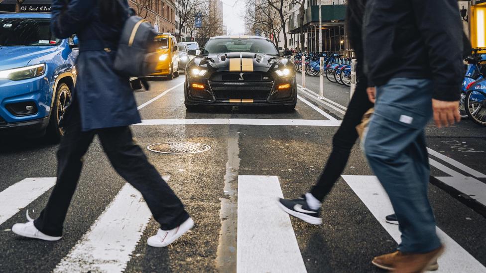 Kunnen we de recordtijd van de marathon van New York verbeteren met een huur-Mustang?