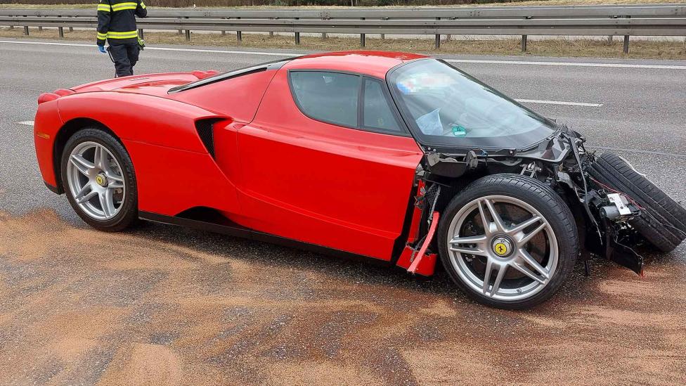 Ferrari Enzo van een paar miljoen euro crasht door ‘onbekende redenen’