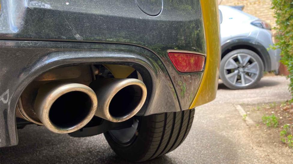 De EU versoepelt CO2-regels voor autofabrikanten, maar wat betekent dit voor jou?