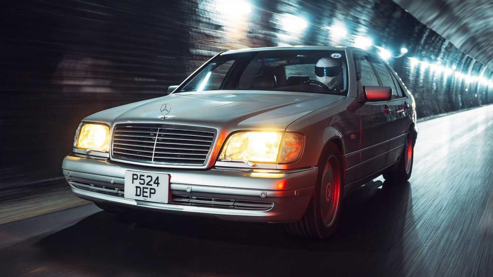 VIDEO: Deze oude Mercedes S 600 V12 klinkt nog lekkerder in een tunnel
