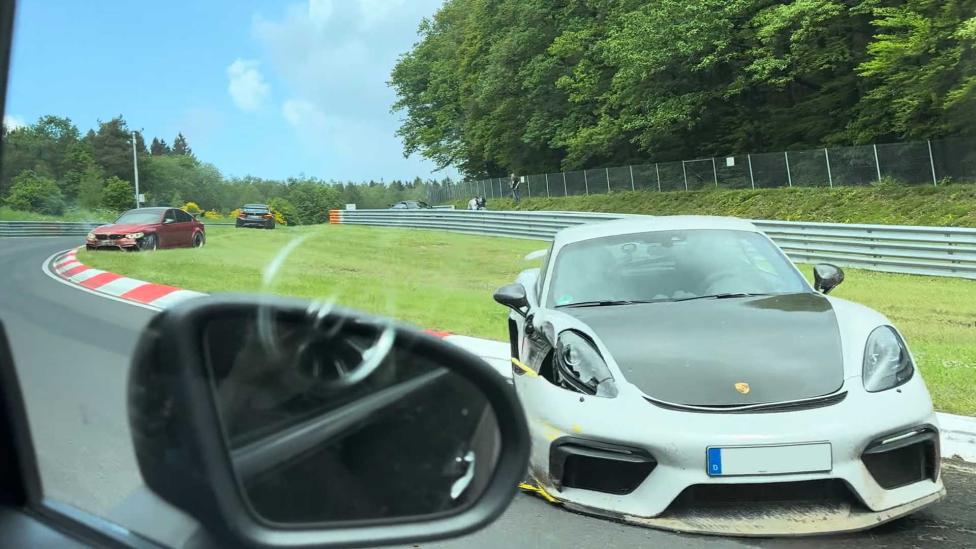 VIDEO: Het is weer flink misgegaan op de Nürburgring, crash met meerdere auto’s