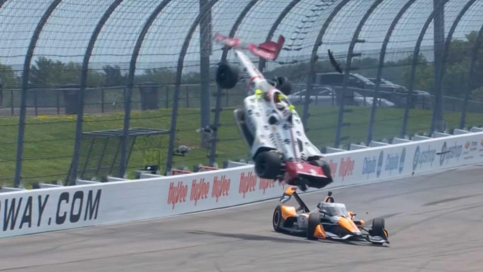VIDEO: Heftige crash na de finishvlag tijdens Indycar-race