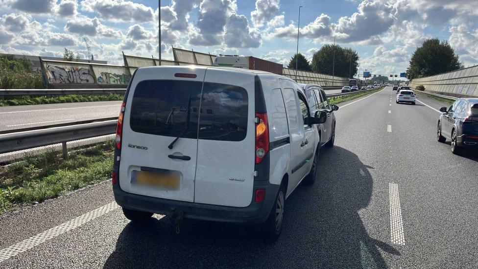 Klein bumperkusje zorgt onverwachts voor een uniek probleem op de A15