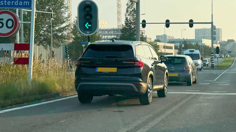 Zie jij (zonder te spieken) van welk bekend automerk deze SUV is?