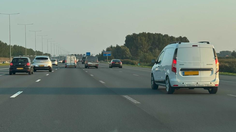 Praat mee: waarom geef je gas bij als je wordt ingehaald?