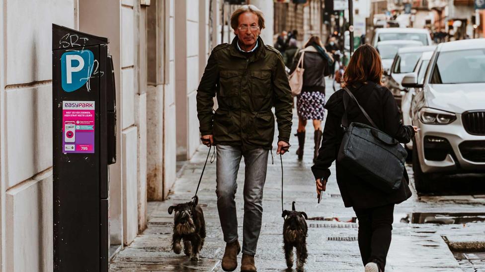 Naar de kerstmarkt? Pas dan op deze oplichtingstruc bij het parkeren