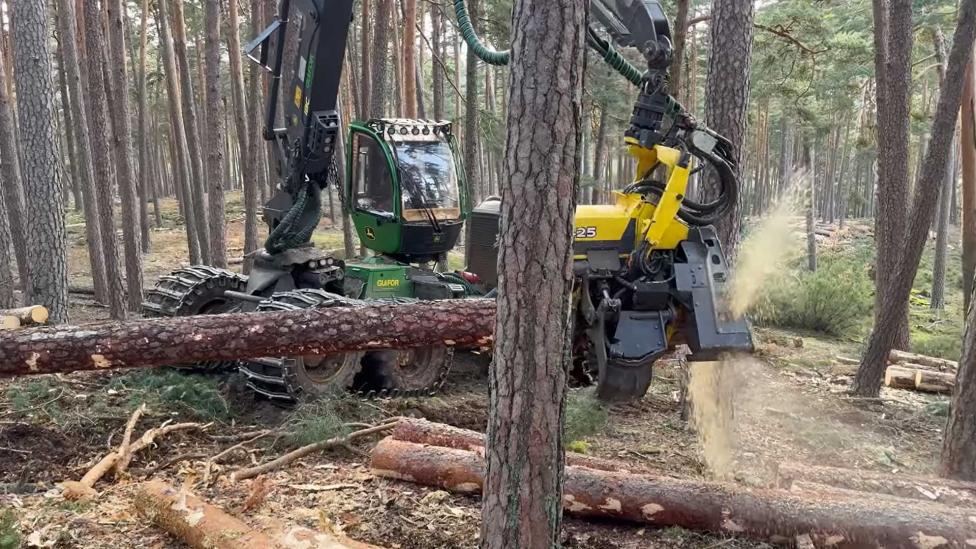 Als je niet weet wat je je vriend moet geven met kerst, overweeg dan een John Deere 1270G