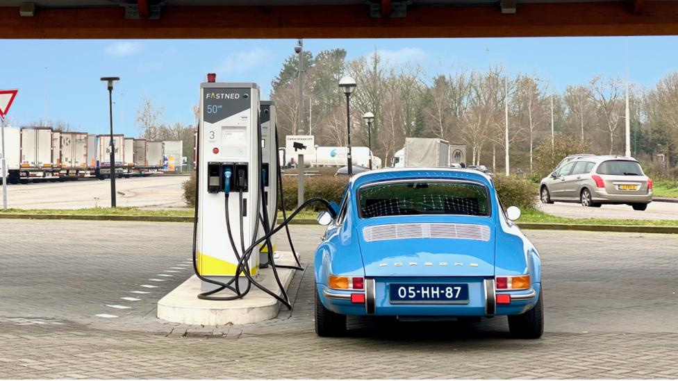 Dat mensen geen elektrische Porsche willen, komen ze in Brabant nu op pijnlijke wijze achter