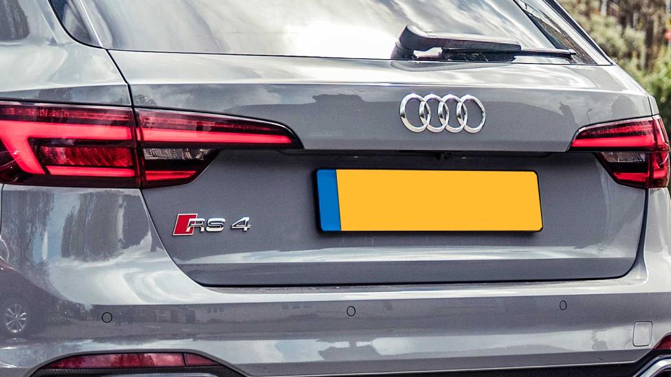 Politie betrapt Audi-rijder met (on)handig trucje om niet geflitst te worden