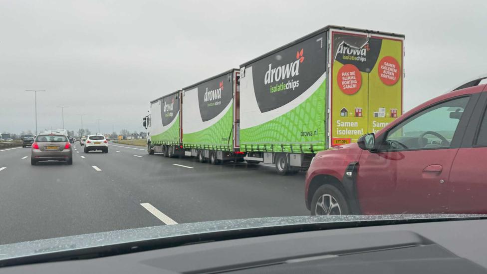 Waarom je dit jaar (eindelijk) de extra lange ‘roadtrain’ vrachtwagens gaat zien in Nederland