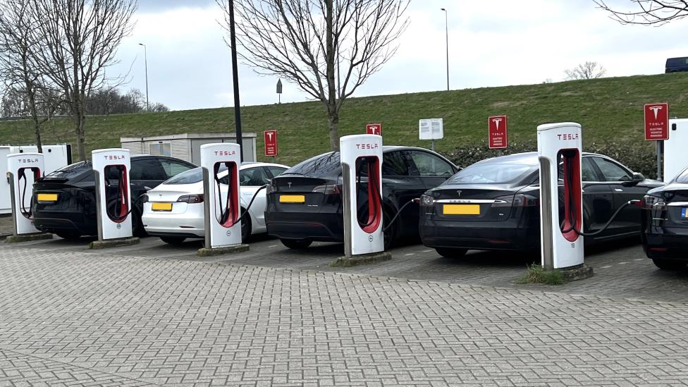 Restwaarde Tesla’s zakt harder dan welk ander automerk ook, maar hoe komt dat?