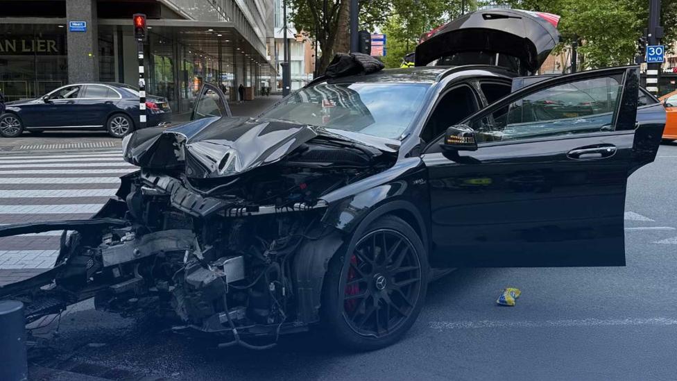 Zie jij (zonder te spieken) welke auto een mafklapper aan puin heeft gereden in Rotterdam?