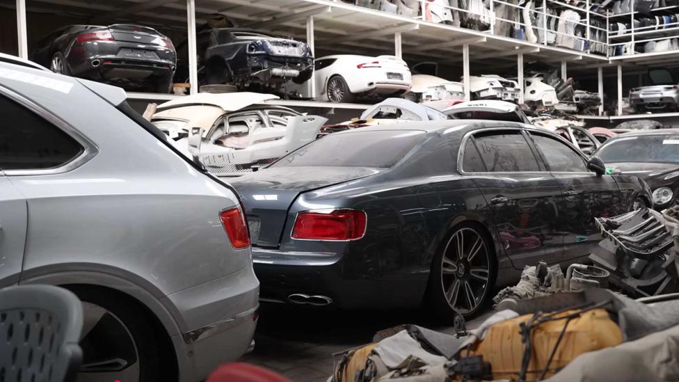 Slenter mee over de duurste autosloperijen ter wereld (je kunt wel raden waar)