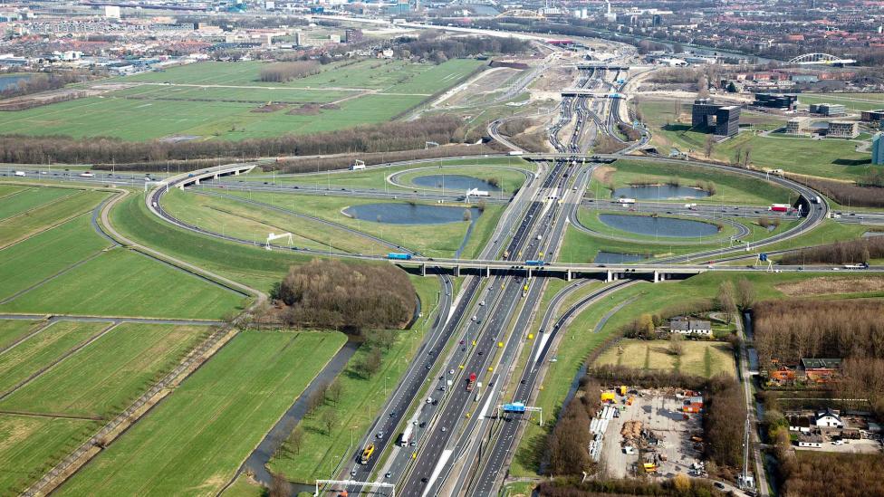 Huis te duur? Blijkbaar kun je langs de snelweg gratis wonen in Nederland