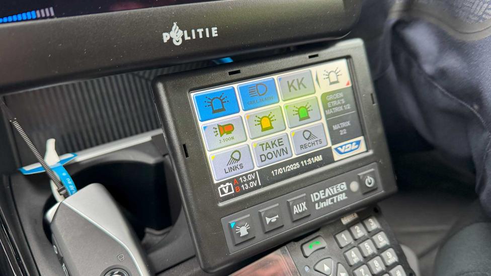 Pas maar op: de politie gaat ook online op zoek naar verkeersovertredingen (en stuurt boetes op)