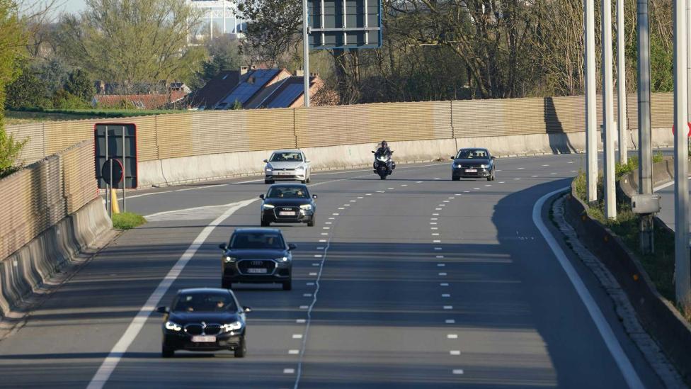 Jij mag straks als Nederlander de file bij Parijs voorbijrijden op de linkerrijstrook