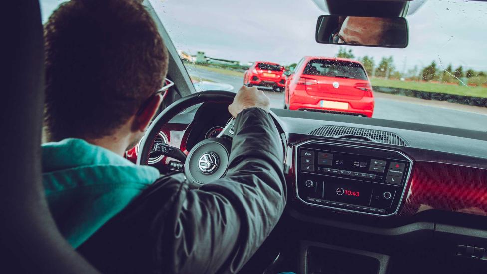 Waarom sommige mensen hun bluetooth uitzetten voordat ze (te) hard gaan rijden