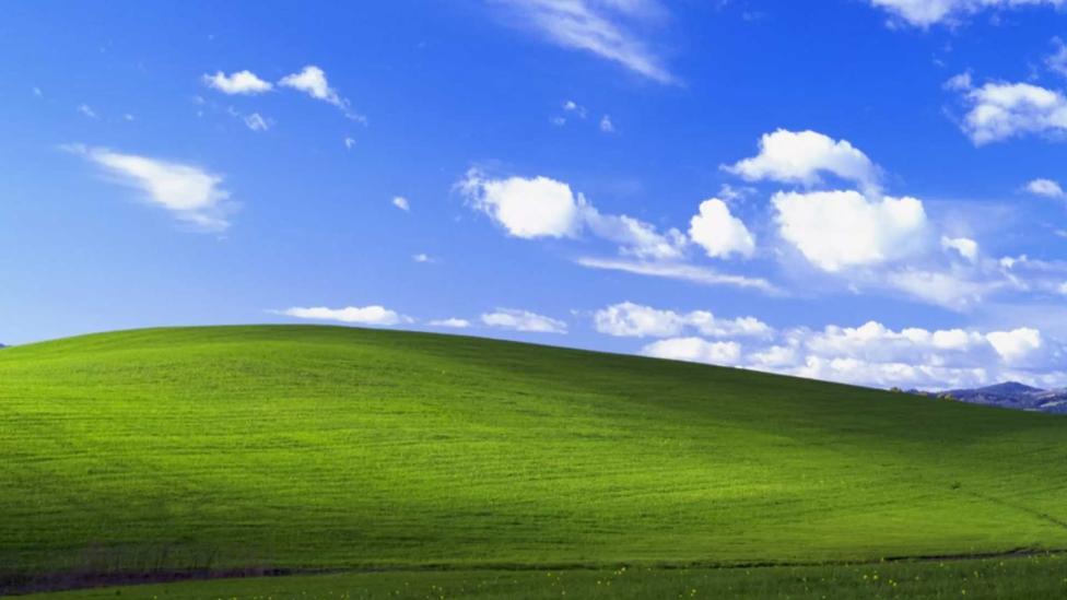 Je kunt met de auto de Windows XP-achtergrond bezoeken – maar schrik niet hoe het er nu bij ligt
