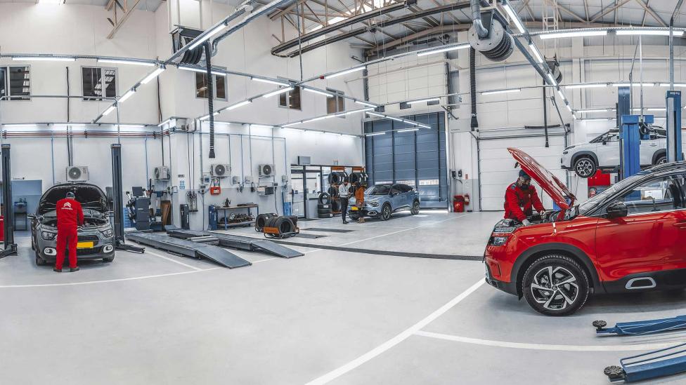 Autofabrikant roept tienduizenden Nederlanders op ‘onmiddellijk te stoppen met rijden’ in deze modellen
