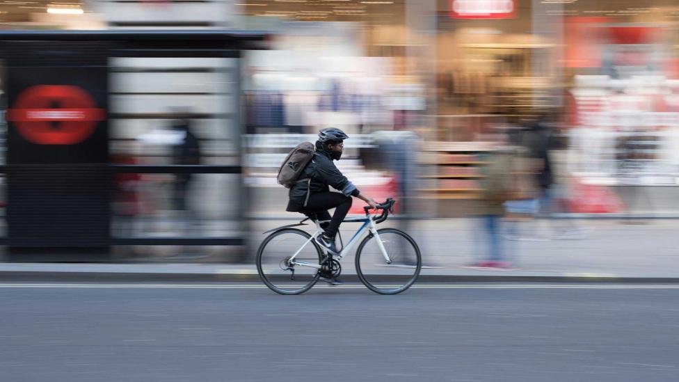 Helmplicht voor fietsers komt er toch, maar alleen voor kale mannen
