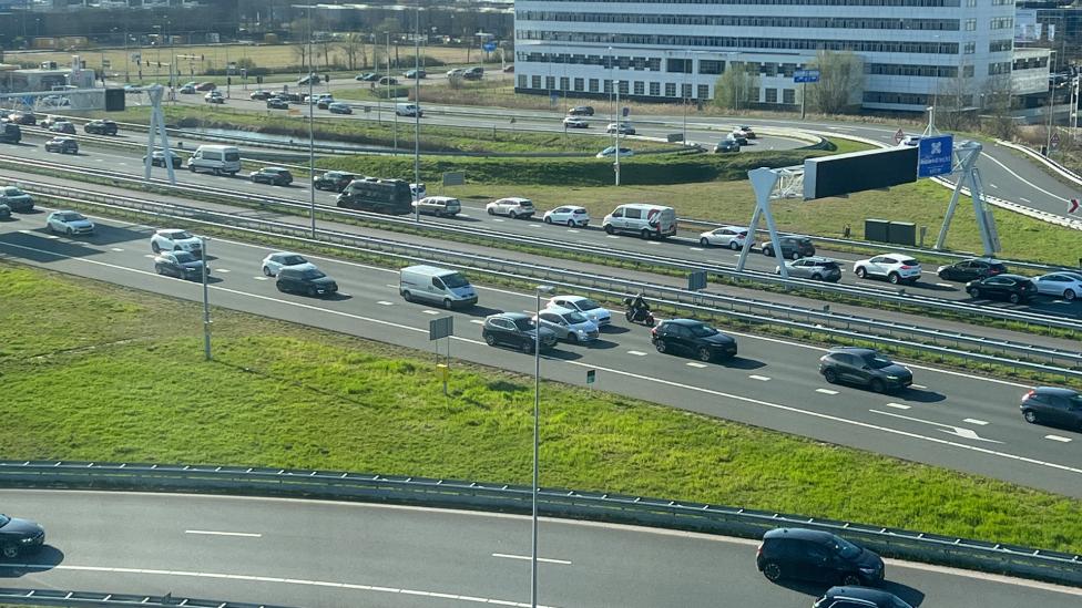 Aankomende vrijdag sta je in de file, maar dat is niet de schuld van werkzaamheden of vakantieverkeer