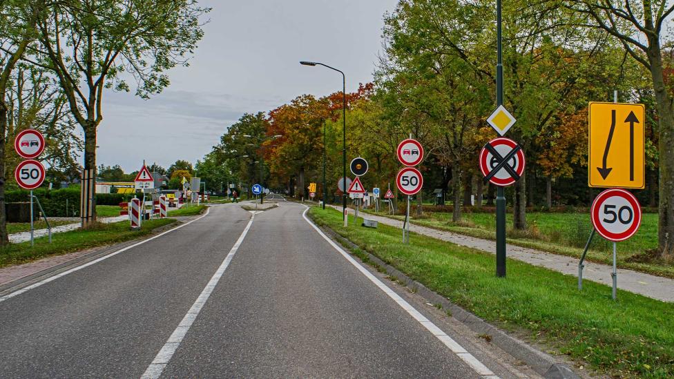 ‘Hoe kort na een snelheidsbord mag de politie eigenlijk flitsen?’