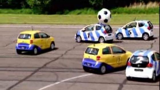 VW Fox vs Toyota Aygo voetbal