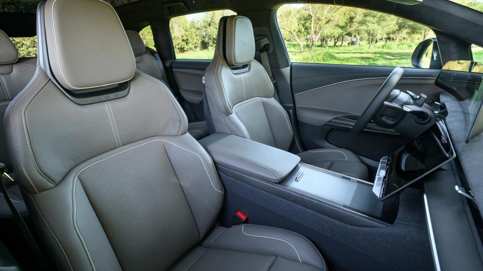 Lucid Gravity Grand Touring 2026 voorstoelen