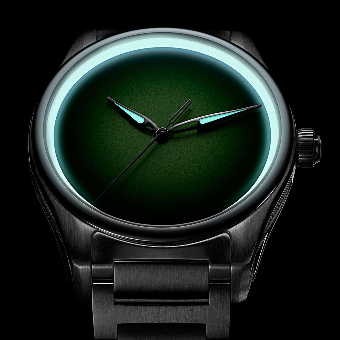H. Moser & Cie Pioneer Centre Seconds Green editions ref. 3201-1204 citrus green dial in the dark