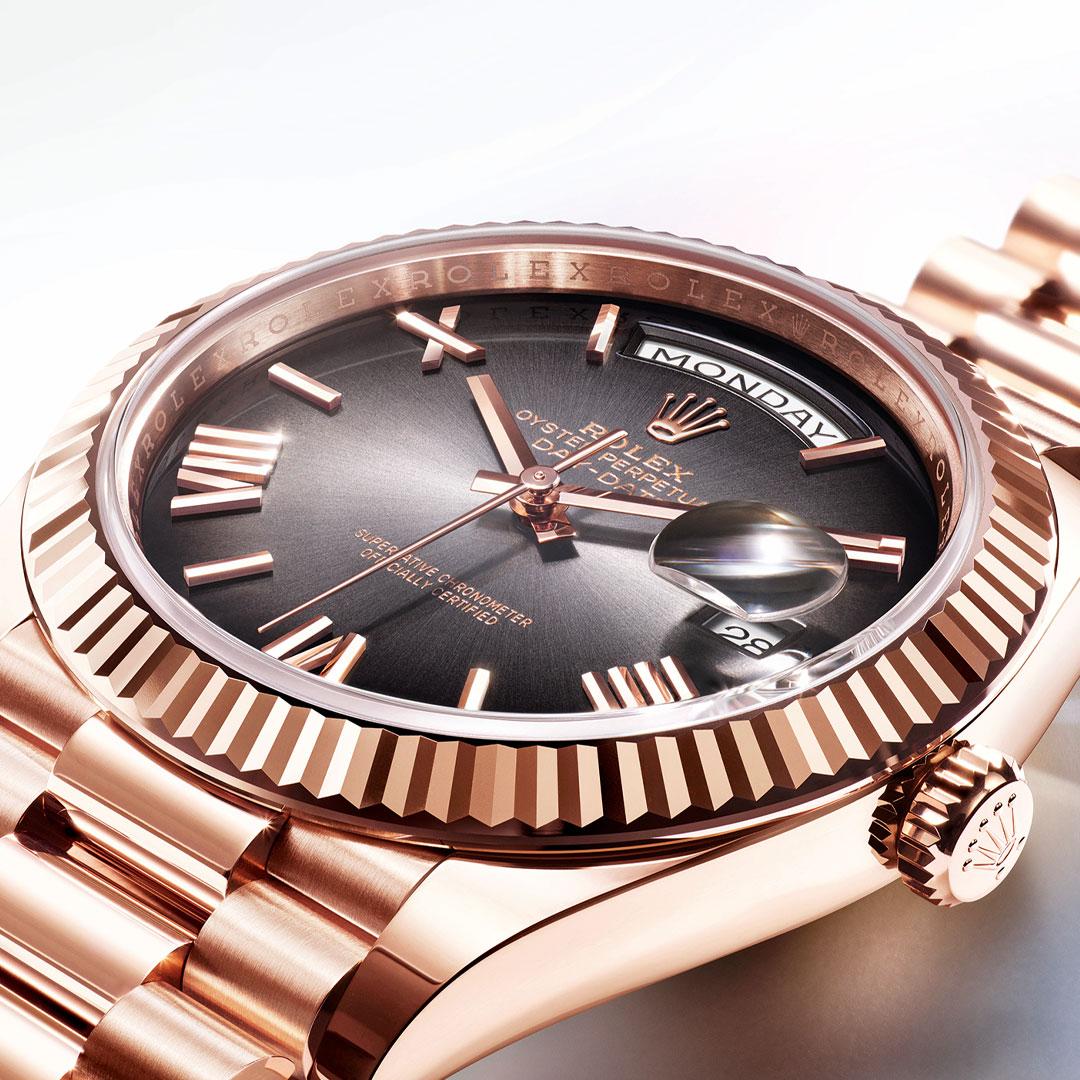 Rolex Oyster Perpetual Day-Date 40 ref. 228235-0055 Everose gold / slate ombré dial detail